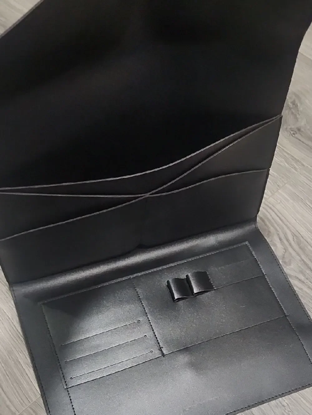 EUC Black Glass Ladder & Co Work/Svhool Portfolio XL Clutch
